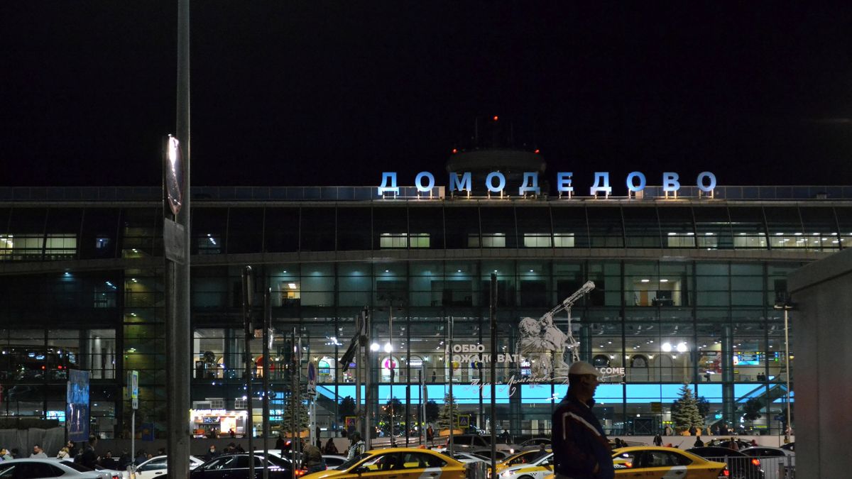 Zabavit a prodat. Rusko si při financování války pomohlo dražbou letiště